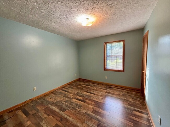 Building Photo - 160 Cotton Grove Rd