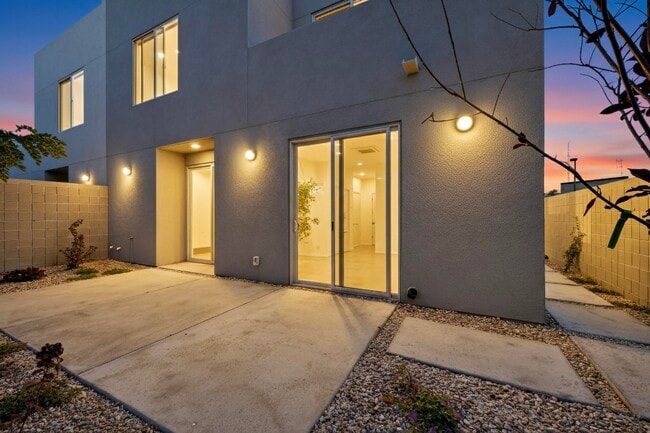 Building Photo - 705 Alcalde Pl SW