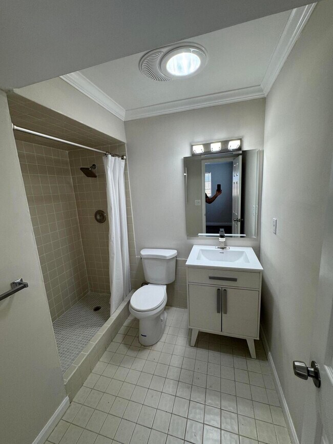 Building Photo - 349 NE 31st St