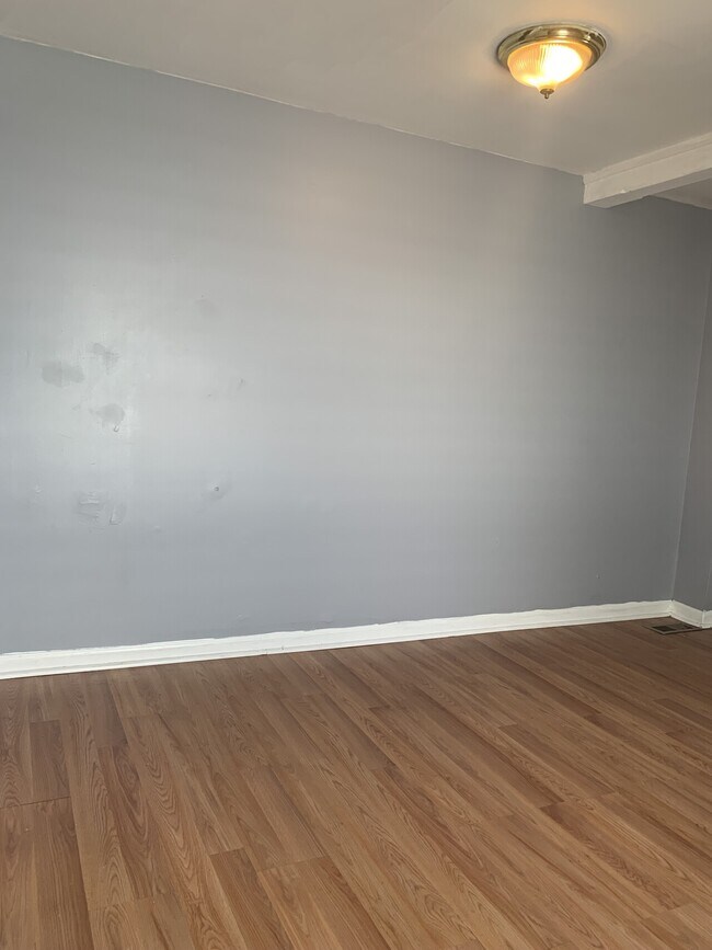 Building Photo - Rowhome in West Baltimore