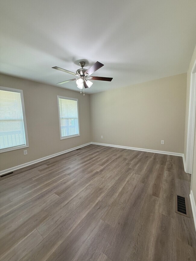 Building Photo - 153 Charlotte Cir