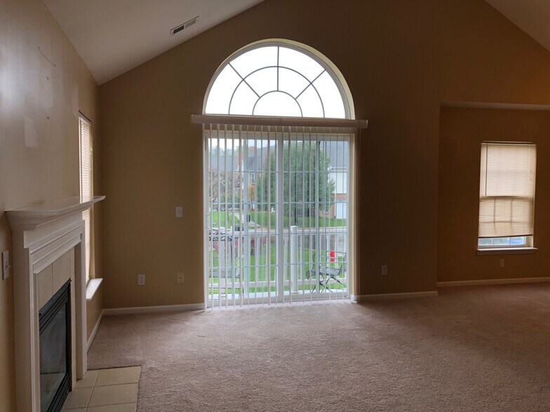 Building Photo - 724 Olde English Cir