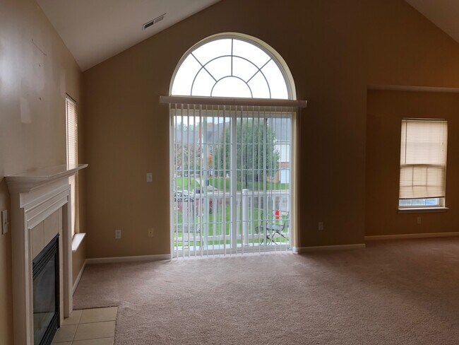 Building Photo - 724 Olde English Cir