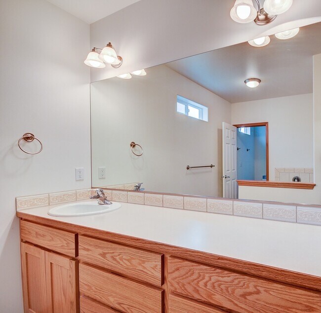 Building Photo - 2 Bed 2 Bath Single-Level Home (55 & over Community) Landscaping Included