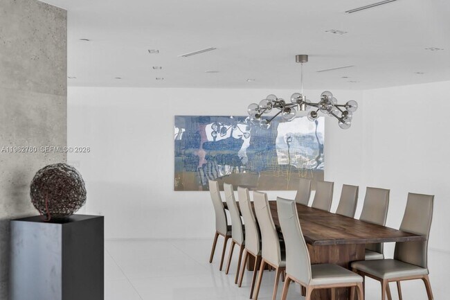 Building Photo - 300 South Pointe Dr