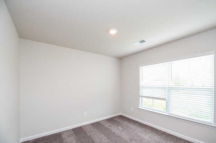 Building Photo - 481 Red Poll Wy