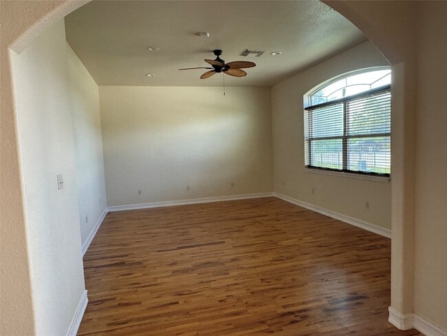 Building Photo - 4123 Old Chocolate Bayou Rd