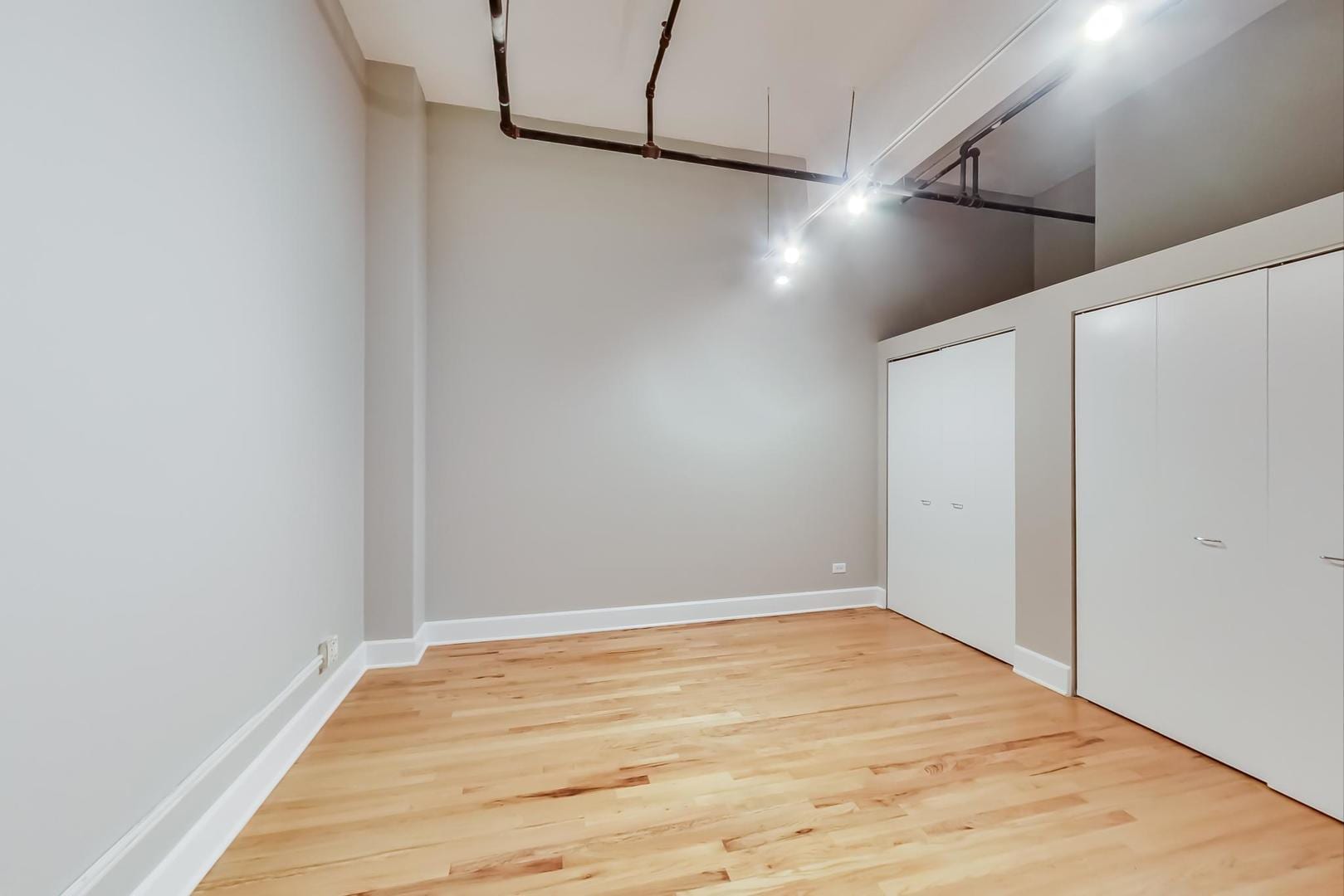 Building Photo - 165 N Canal St