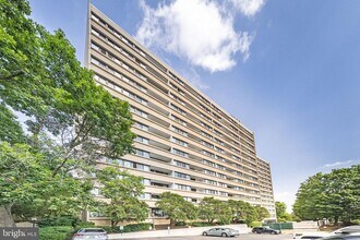 Building Photo - 5911 Edsall Rd