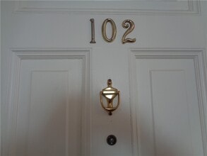 Building Photo - 164 Pine St