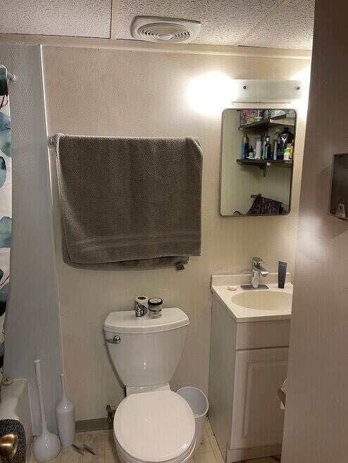 Building Photo - 810 NE Michigan St