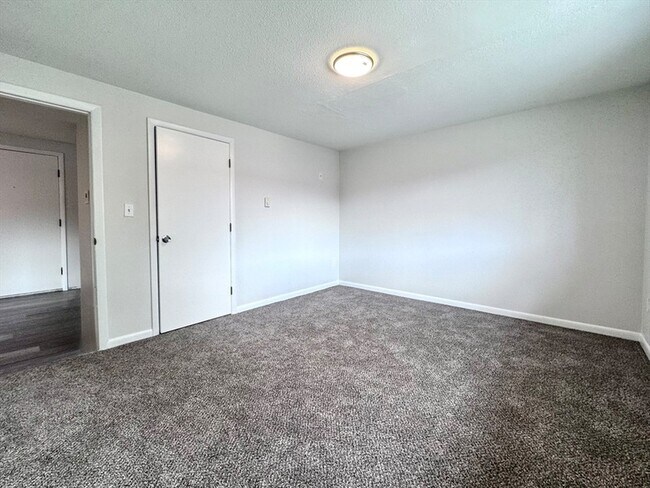 Building Photo - 50-58 Walnut Street Unit 14
