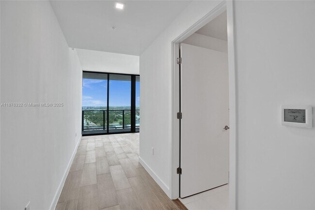 Building Photo - 900 N Ocean Blvd