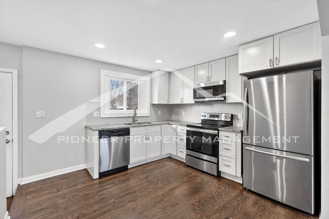 Building Photo - Gorgeous Home with Washer/Dryer and Fenced Yard