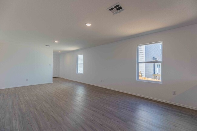 Building Photo - 9143 Coronal Rings