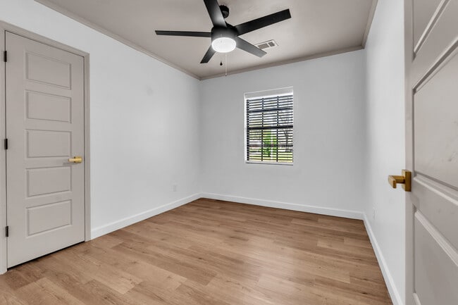 Building Photo - 4895 Helene Rd