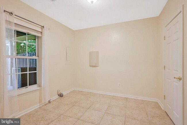 Building Photo - 5587 Governors Pond Cir