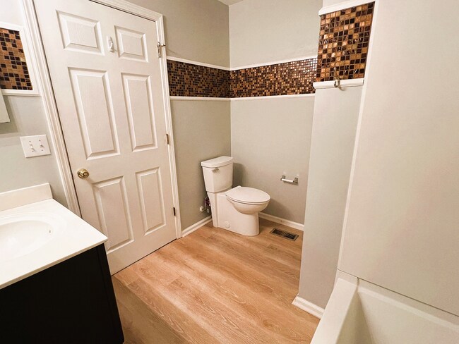 Building Photo - 3030 Barrymore St