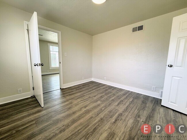 Building Photo - 2544-2548 S 200 E