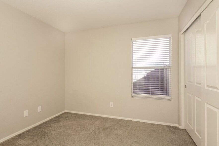 Building Photo - 12218 W Cambridge Ave