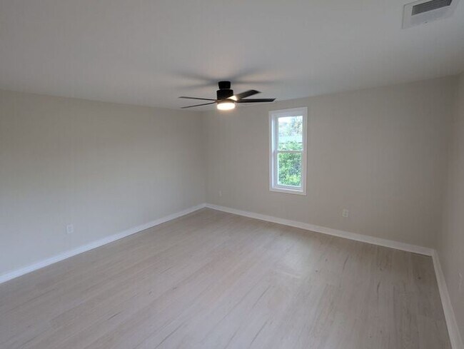Building Photo - Beautiful 4BD/3BA Home in Hickory