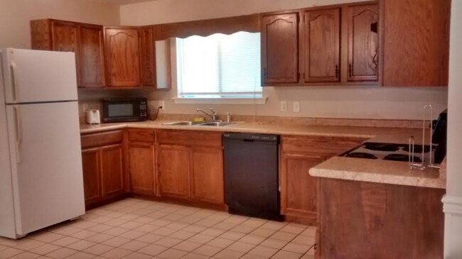 Building Photo - 29205 Erindale Dr