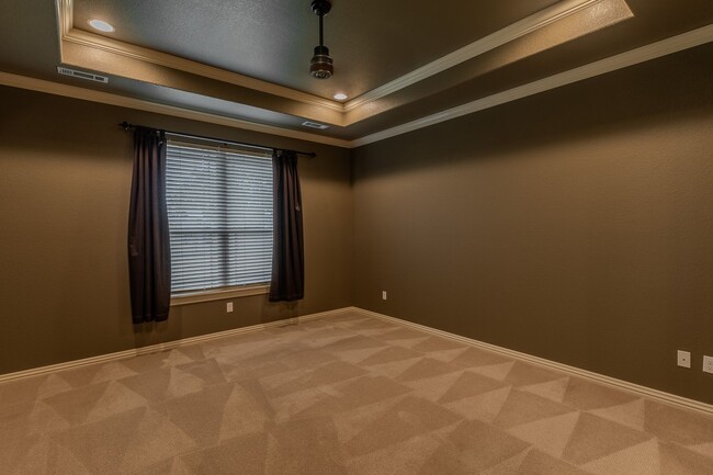 Building Photo - 4 BR Farmington Home!