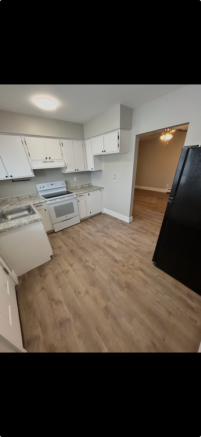 Building Photo - 10682 E Holly Rd