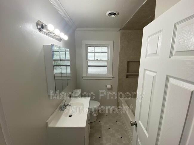 Building Photo - 309 3rd St