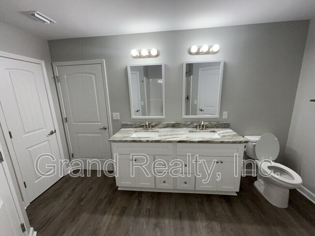 Building Photo - 4010 Roxies Ln