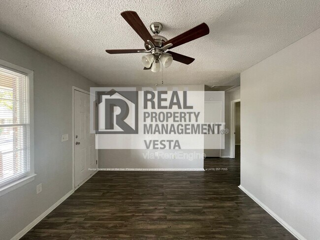 Building Photo - 406 Russell Pkwy