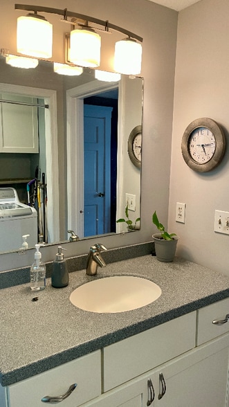 Building Photo - 53 Holmes Dr