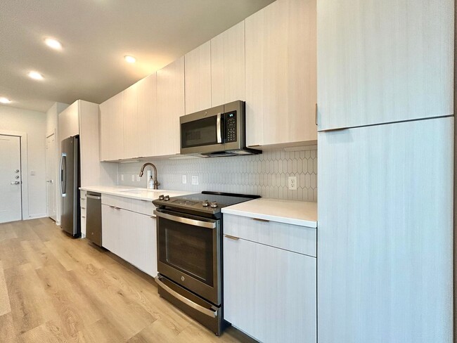 Building Photo - Beautiful and Spacious 1/BR 1/BA Home with...