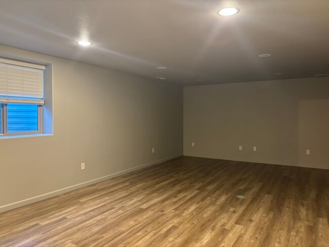 Building Photo - 4 bedroom 3 bath home