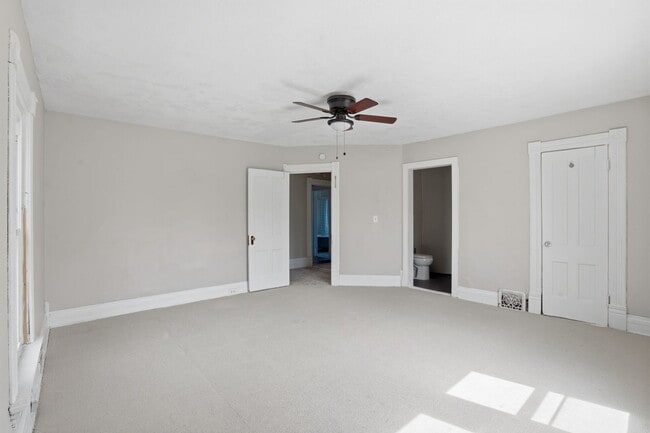 Building Photo - 1405 7th Ave