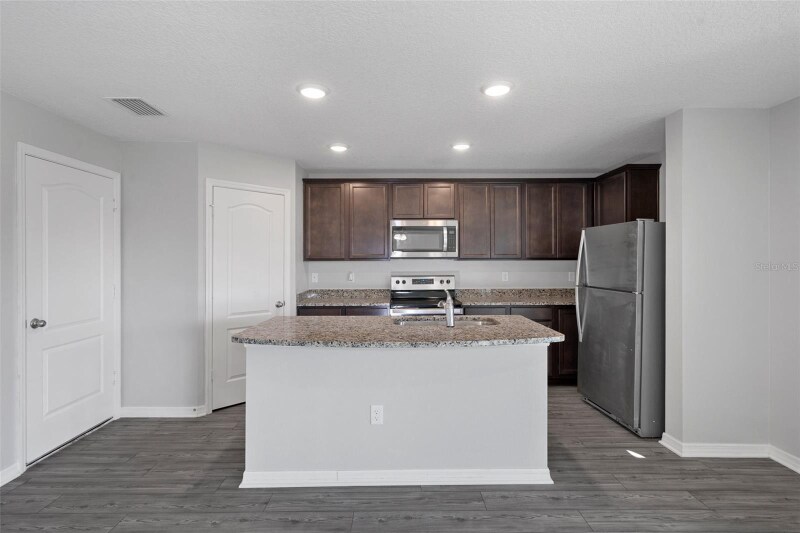 Building Photo - 5242 Fez Ct