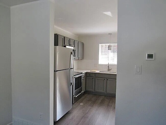 Kitchen - 917 Pioneer Ln