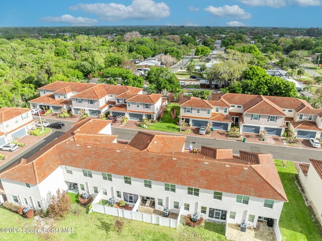 Building Photo - 1445 Isabella Dr