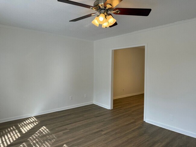 Building Photo - 11105 Lake Hills Dr