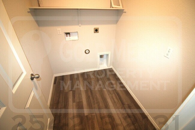 Building Photo - 1704 Cedrus Dr