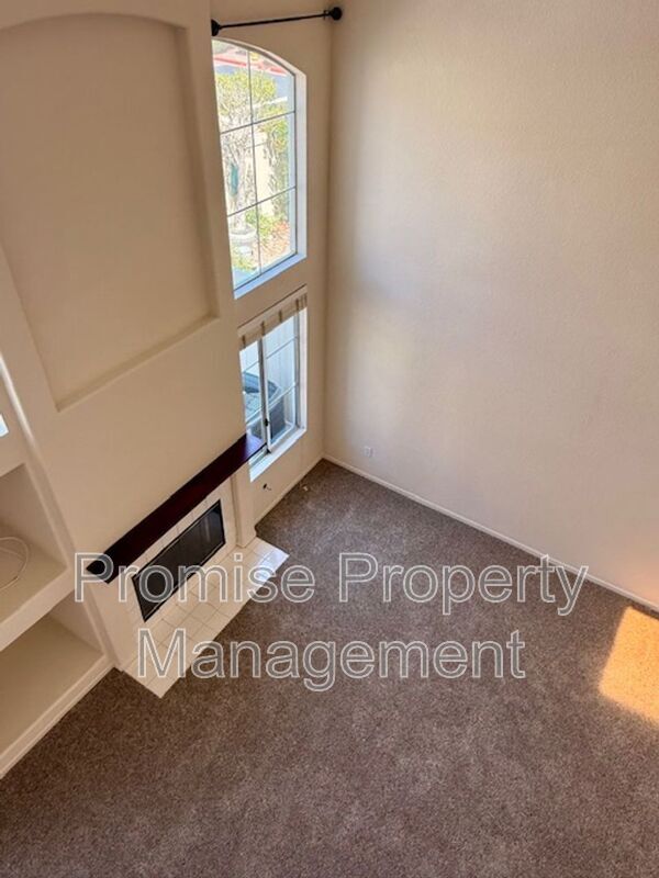 Building Photo - 4660 Los Alamos Way