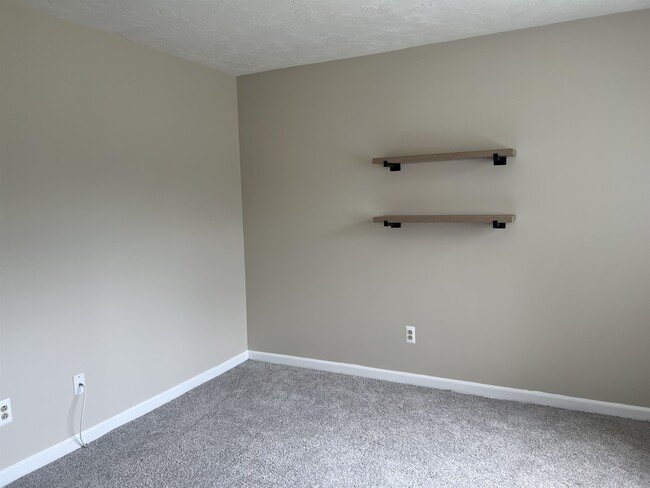 Building Photo - 383 Huse Rd
