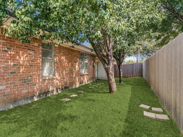 Building Photo - 980 Meadow Cir S