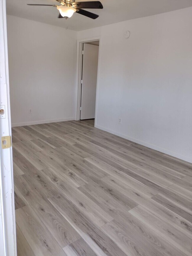 Building Photo - ONE MONTH FREE MOVE IN SPECIAL!!! Cute 1 Bed 1 Bath with water & electric included