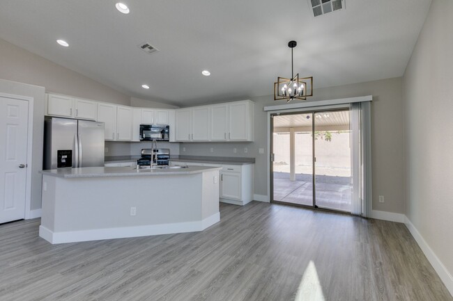 Building Photo - REMODELED 5 BEDROOM HOME IN NORTH LAS VEGAS