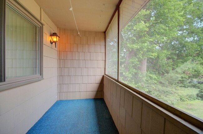 Building Photo - 2bd 1.5 ba 2 story townhome Palos Hills