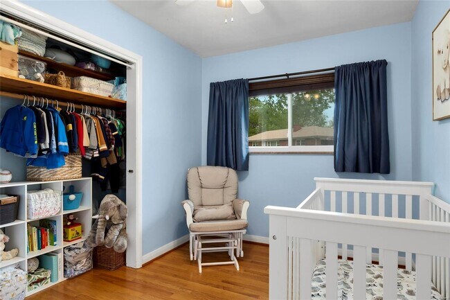 Building Photo - 9604 Greenview Dr