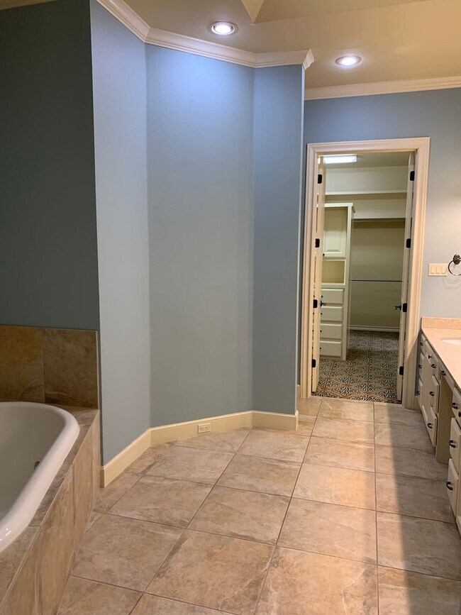 Building Photo - Luxury Garden Home In Tanglewood Terrace!!