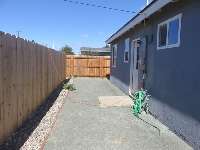 Building Photo - 3bd/1ba Lompoc home