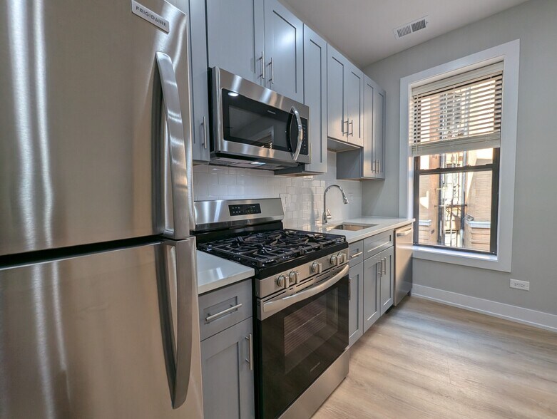 Building Photo - 421 W Belden